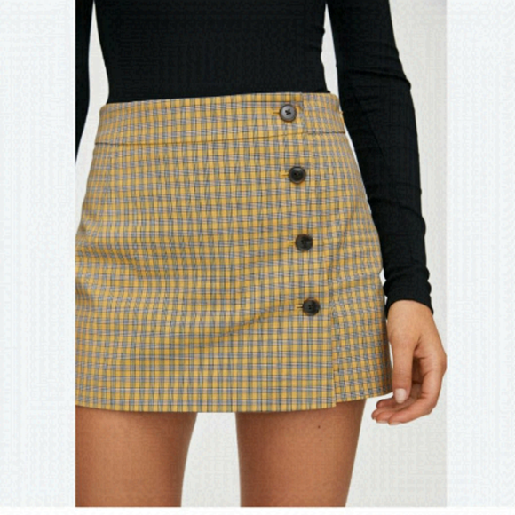 Aritzia Pants - ARITZIA SUNDAY BEST HEATHER YELLOW PLAID BUTTON FRONT SHORTS SKORT